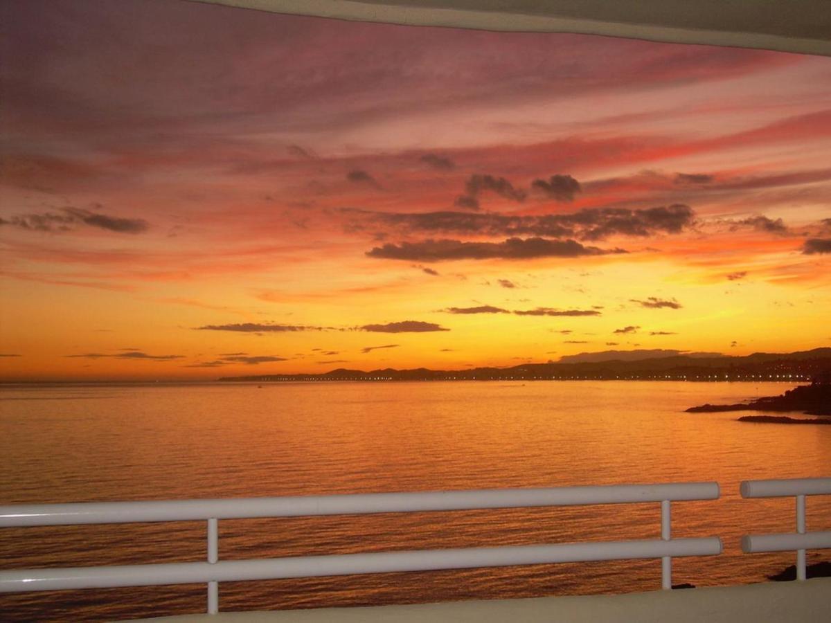 Holidays2Benalmadena Torrequebrada Sea View Front Beach With Pool Parking & Terraces エクステリア 写真